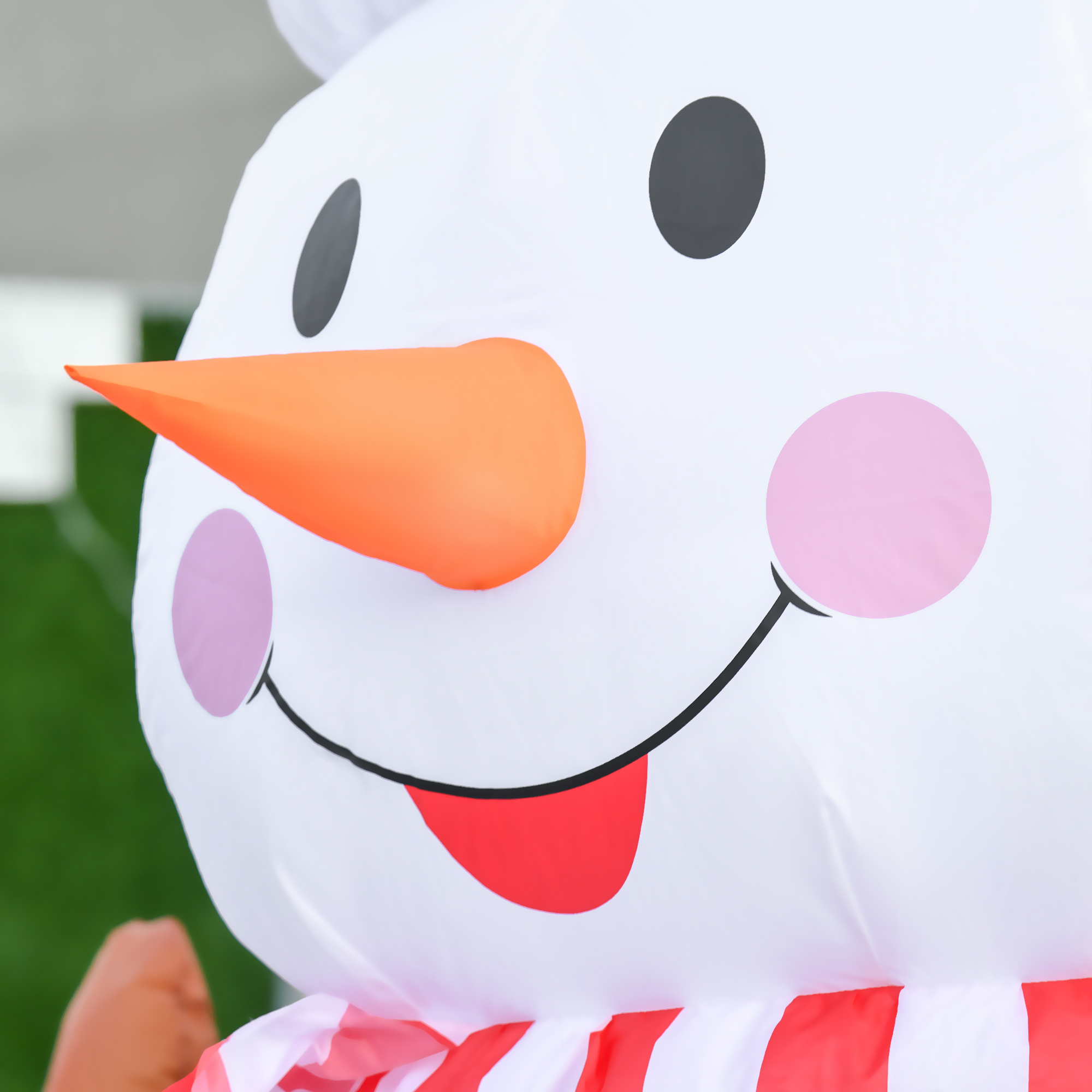 2,4 m aufblasbarer Schneemann mit rotierender Beleuchtung Weihnachtsdeko  für den Innen- und Außenbereich Garten Rasendekoration Party Weiß+Rot 180 x 100 x 240 cm