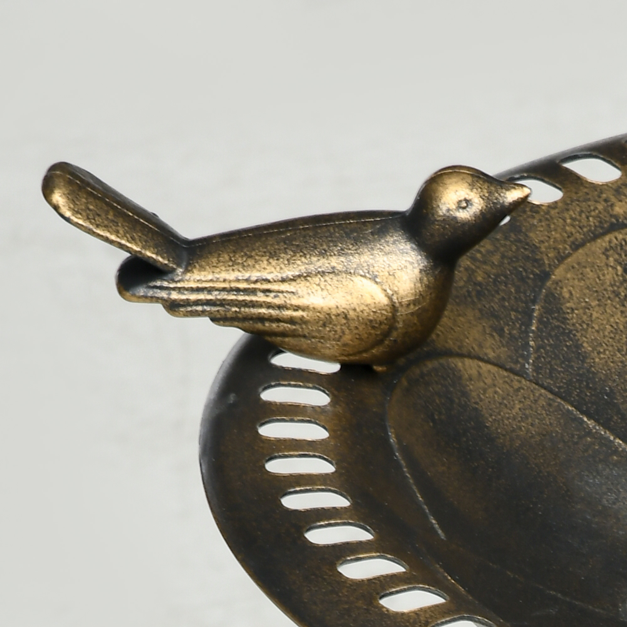 Vogeltränke, Vogelbad mit Statue, Blumenmuster, 2 Becken, Kunststoff, antiker Look, 50B x 72H cm, Bronzefarben