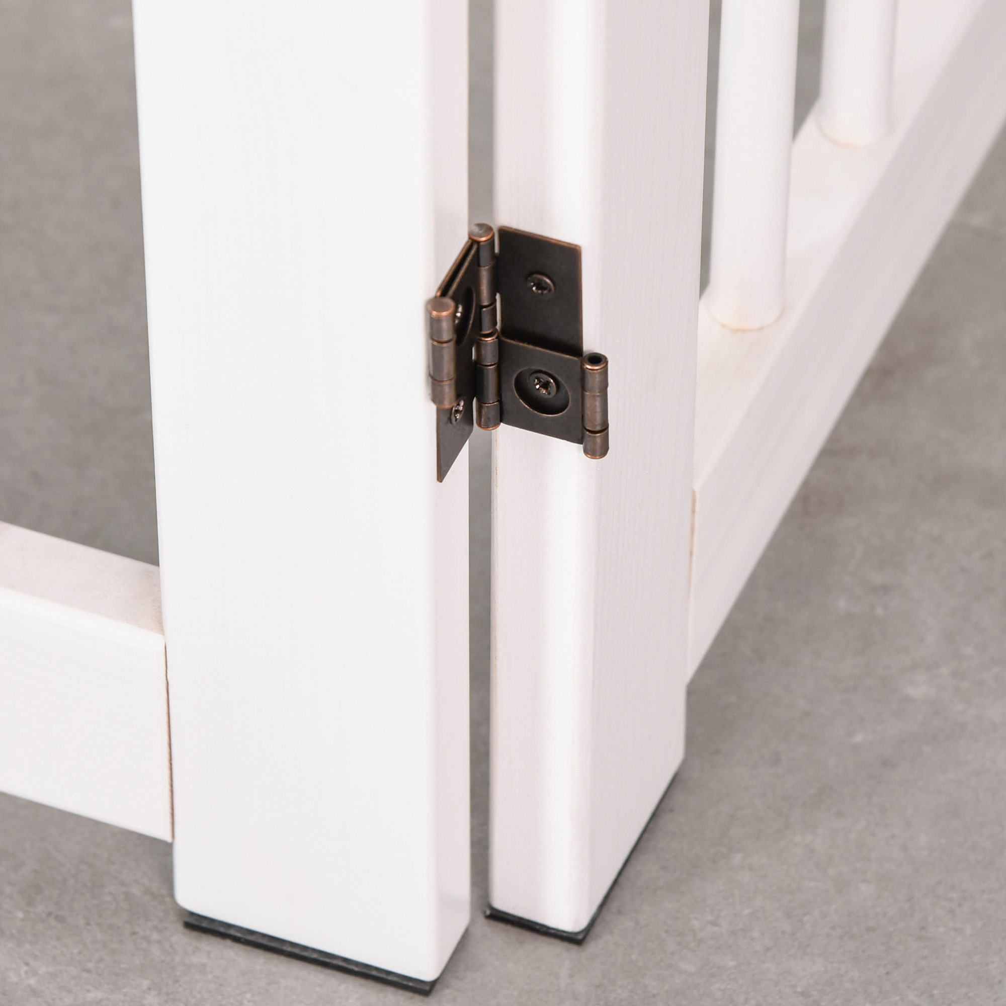 Absperrgitter Hund 4-teilig, 220 x 91 cm Faltbar Türschutzgitter mit Tür, Freistehend Hundegitter mit 2 Stützfüßen, Treppengitter aus Holz für Flur, Küche, Treppe, Weiß