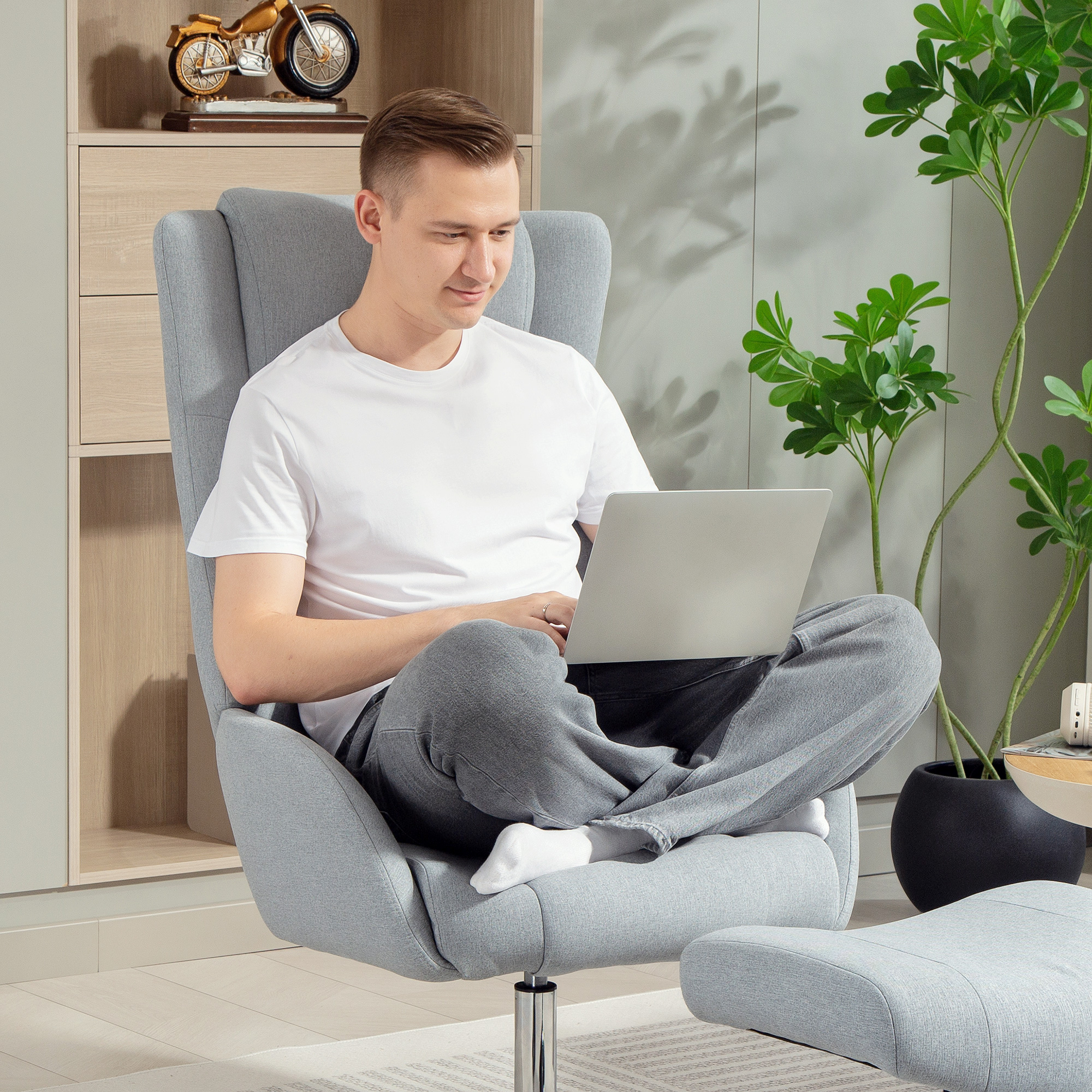 Drehbarer Polsterstuhl mit Fußhocker, zurücklehnbar, Polstersessel mit Armlehnen, für Wohnzimmer, Schlafzimmer, Grau