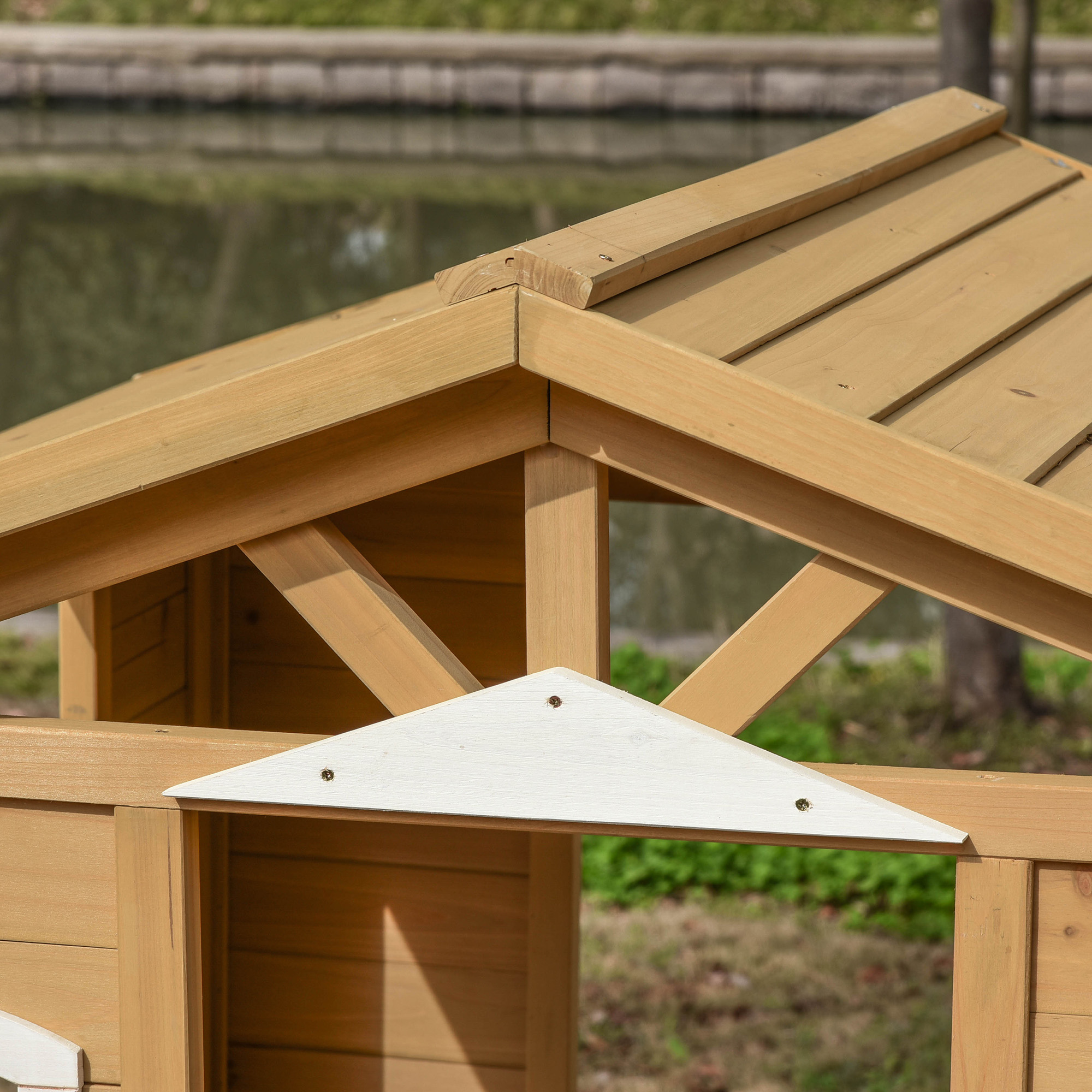 Kinderspielhaus aus Holz Spielhaus Outdoor mit Tür, Fenster und Pflanzkasten Briefkasten Bank für Kinder 3-6 Jahre