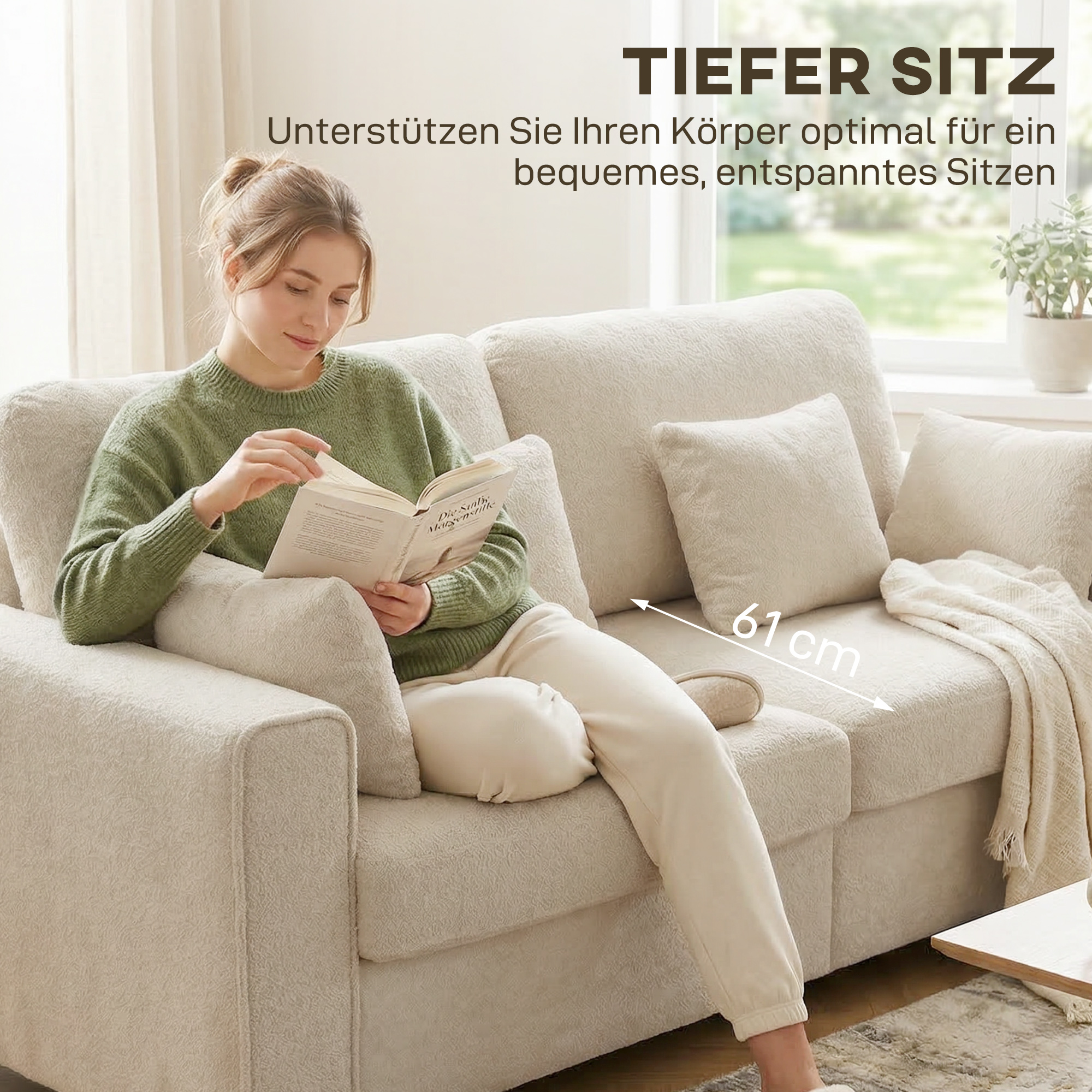 beiges 3-Sitzer-Sofa mit Raindrop-Samtbezug, tiefem Sitz, Federkissen, breiten Armlehnen und 4 Kissen