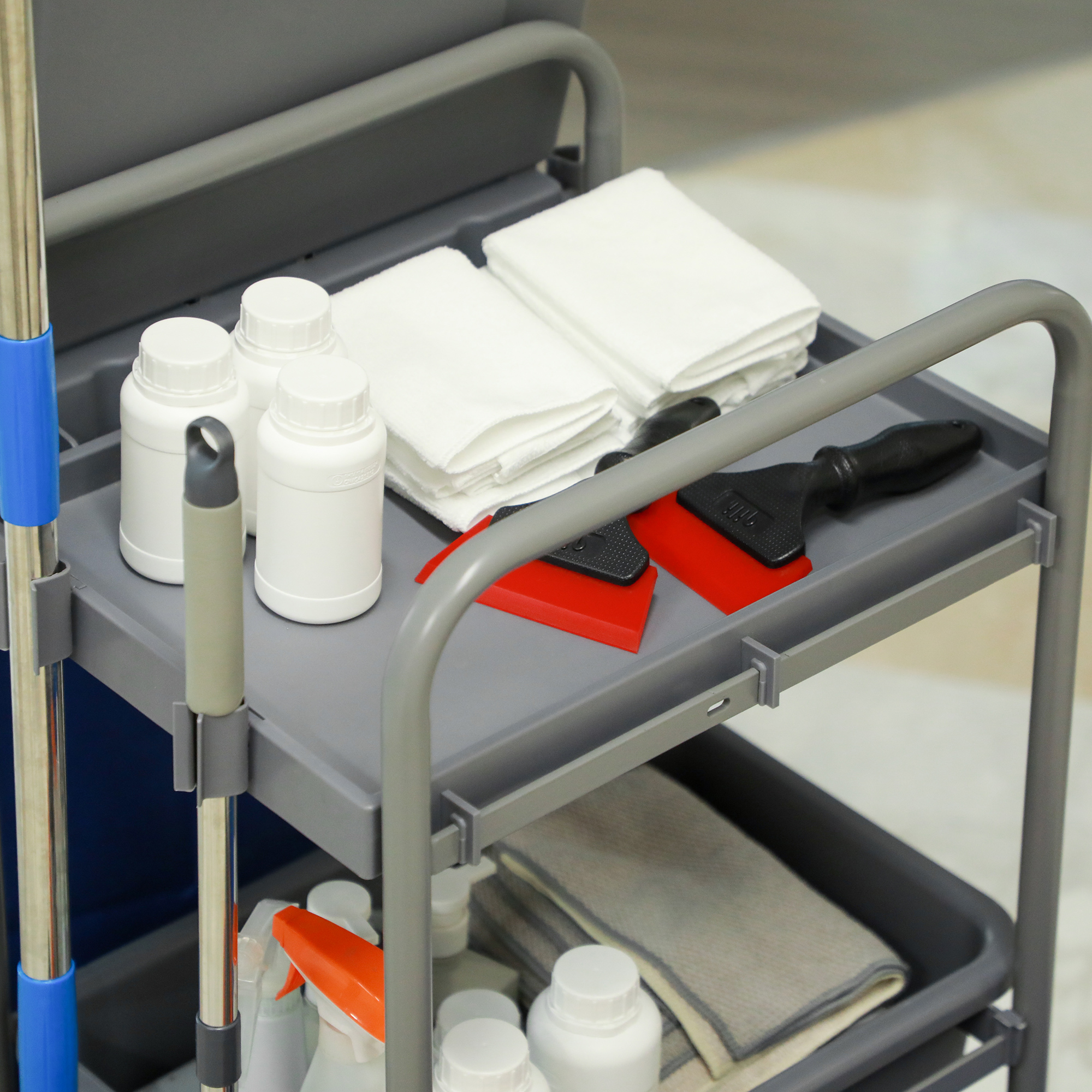 Putzwagen Reinigungswagen mit 3 Ebenen Wischwagen mit Presse, 2x18L Eimer  für Hotel