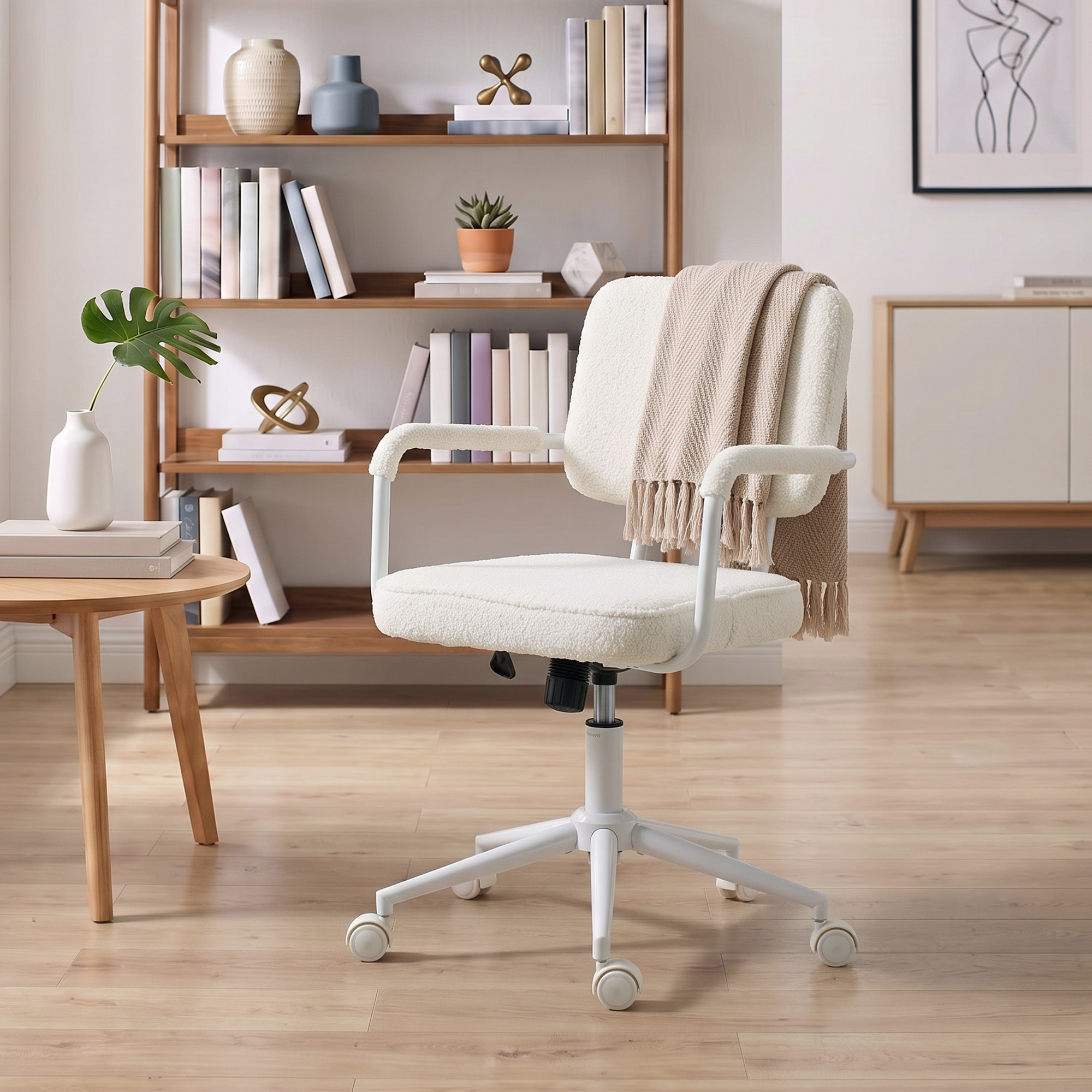 Bürostuhl aus Sherpa-Fleece, Drehstuhl mit 360°-Drehfunktion, Wippfunktion, höhenverstellbar, mit PU-Rollen, cremeweiß