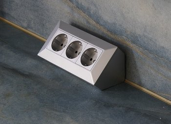 3-fach Steckdosenblock, silber / 250V~/ 16A, Aufbaumontage