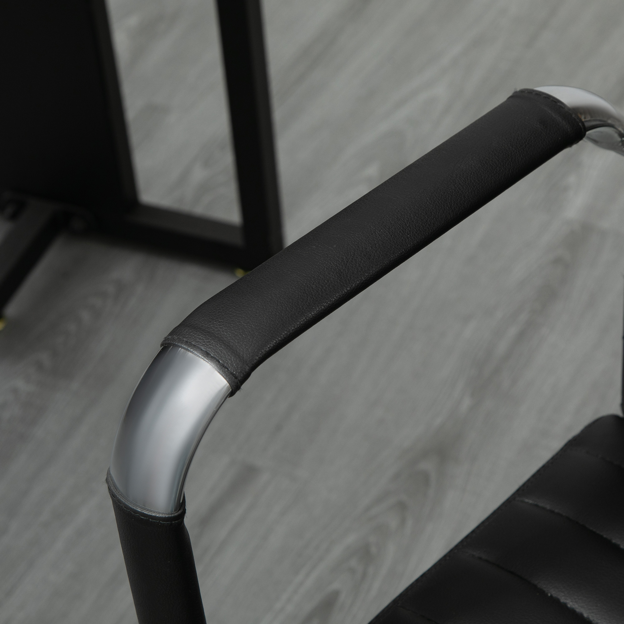 Bürostuhl ergonomischer Schreibtischstuhl mit Wippfunktion Chefsessel höhenverstellbarer Drehstuhl gepolstert Kunstleder Schaumstoff Schwarz 54 x 62 x 104-114 cm
