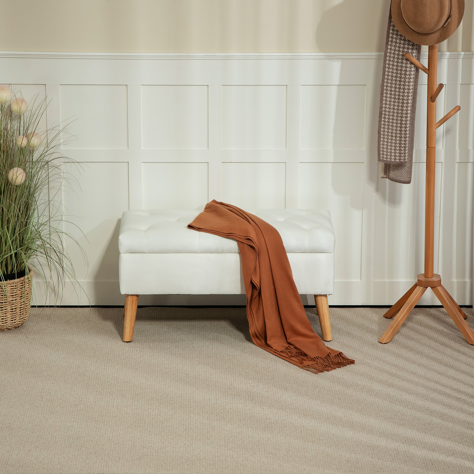 Polsterbank mit Stauraum, Stoffbezug in Samtoptik, Holzbeine, für Wohnzimmer, Schlafzimmer, Flur, 80 x 35 x 40 cm, Weiß