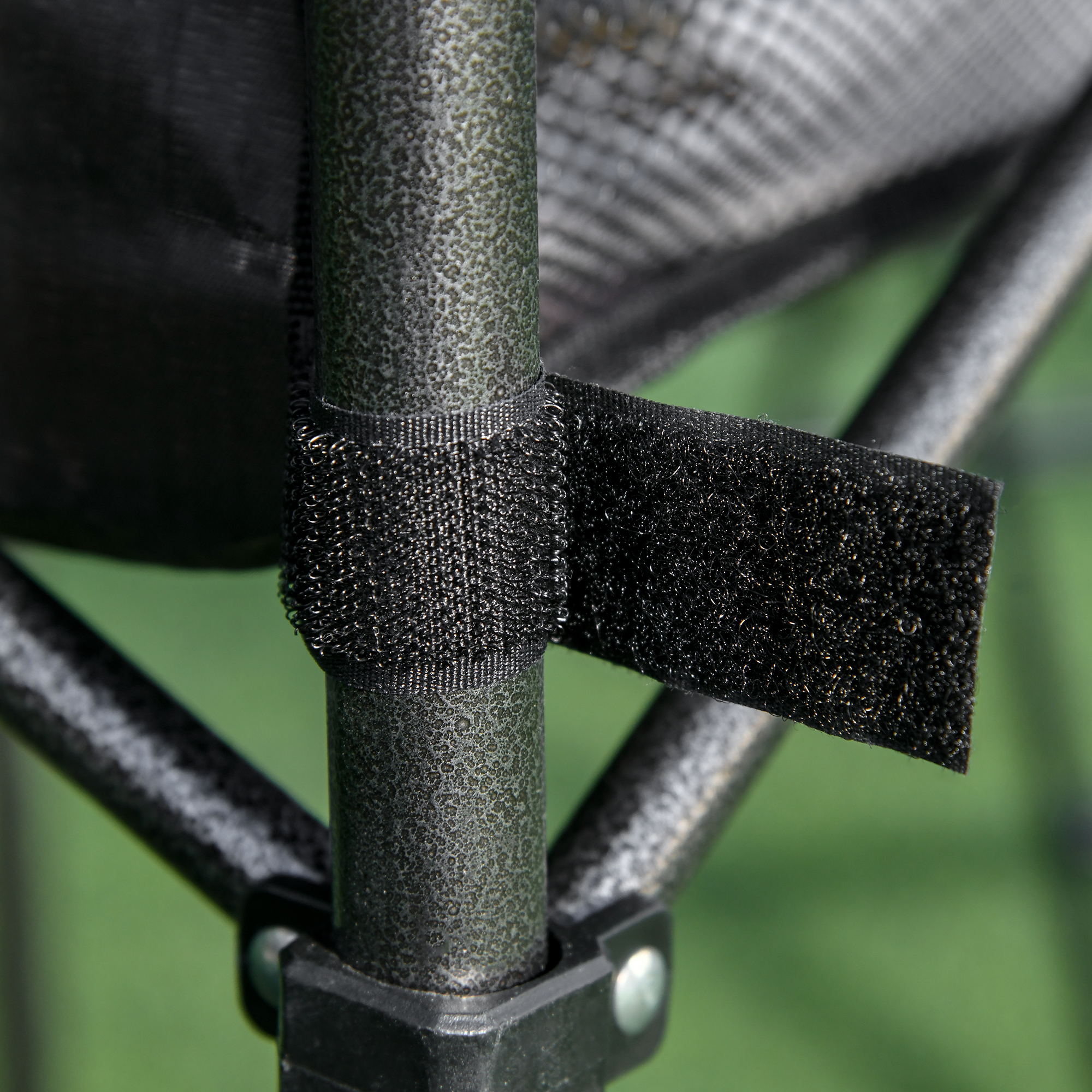 Campingtisch aus Aluminium faltbar Klapptisch Falttisch mit Netztasche tragbarer Picknicktisch für Camping Garten Party Picknick Balkon Schwarz 70 x 70 x 69 cm