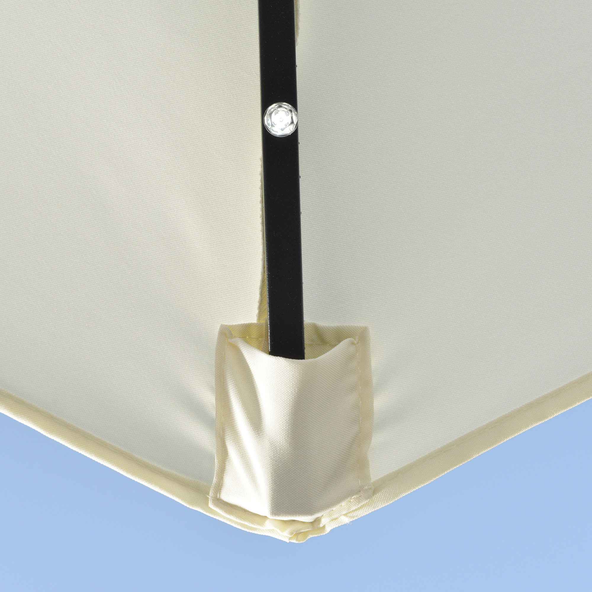 Sonnenschirm, Terrassenschirm, halbrund, mit Solarpaneel, 20 LEDs, Handkurbel, beige, 2,70 x 1,35 x 2,40 m