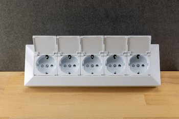 5-fach Steckdosenblock, weiß / 250V~/ 16A, Aufbaumontage mit Klappen