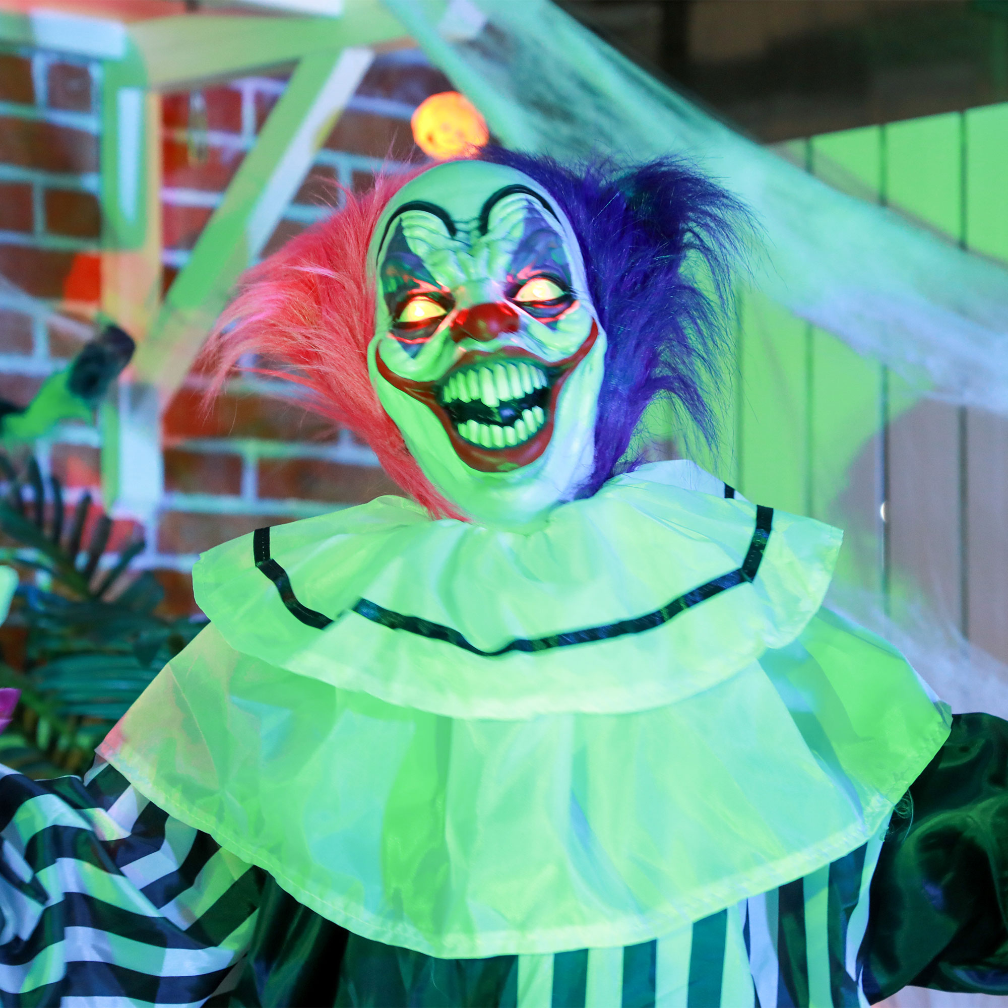 Grusel-Clown Halloween-Dekoration, beweglich, Lach-Funktion, Pink+Lila