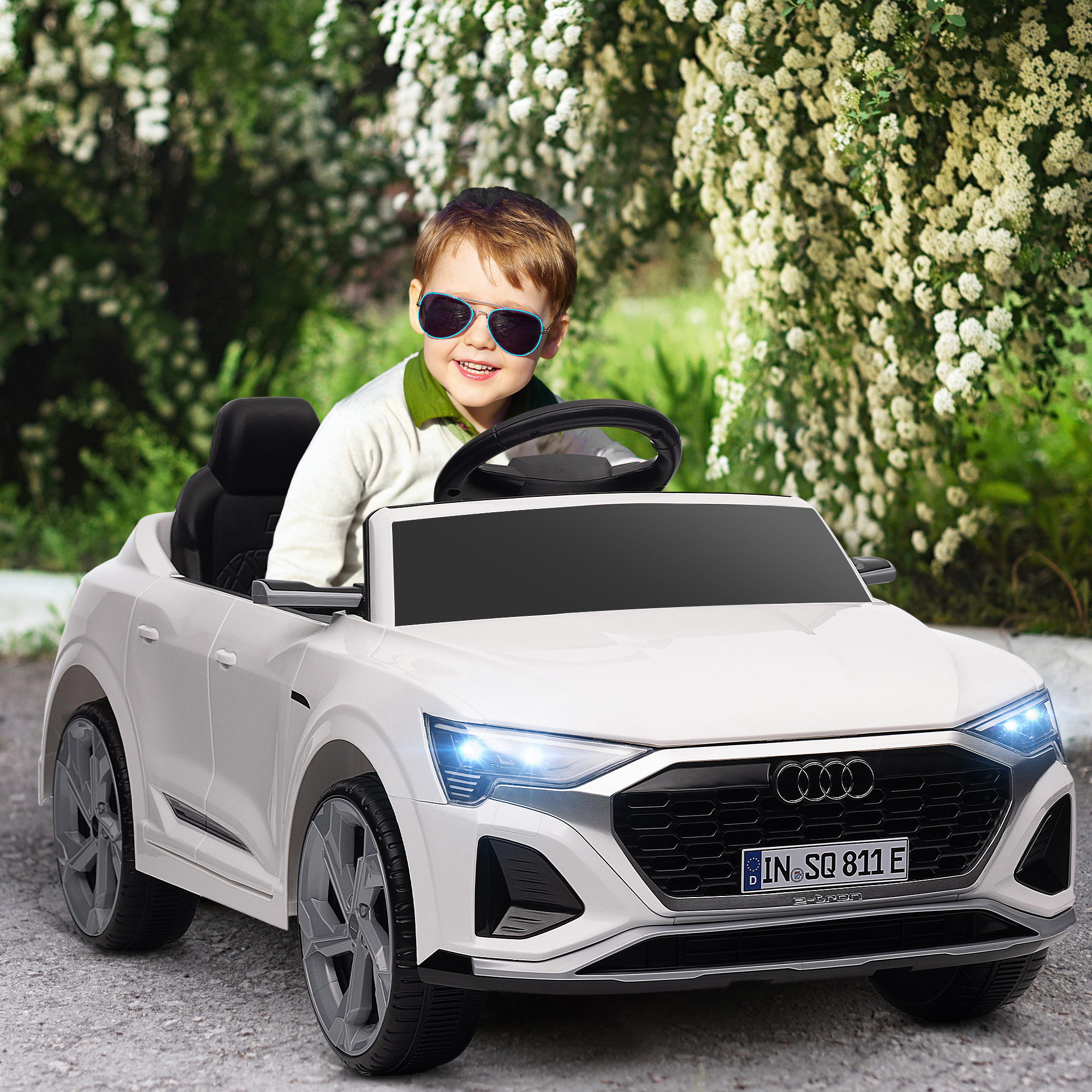 Kinderfahrzeug Audi Q8, 3-5 km/h, Fernsteuerung, Scheinwerfer, Musik, weiß