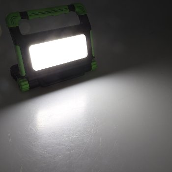 LED Baustrahler mit Akku "BSA-30" / 30W, 2400lm, 4500K / neutralweiß