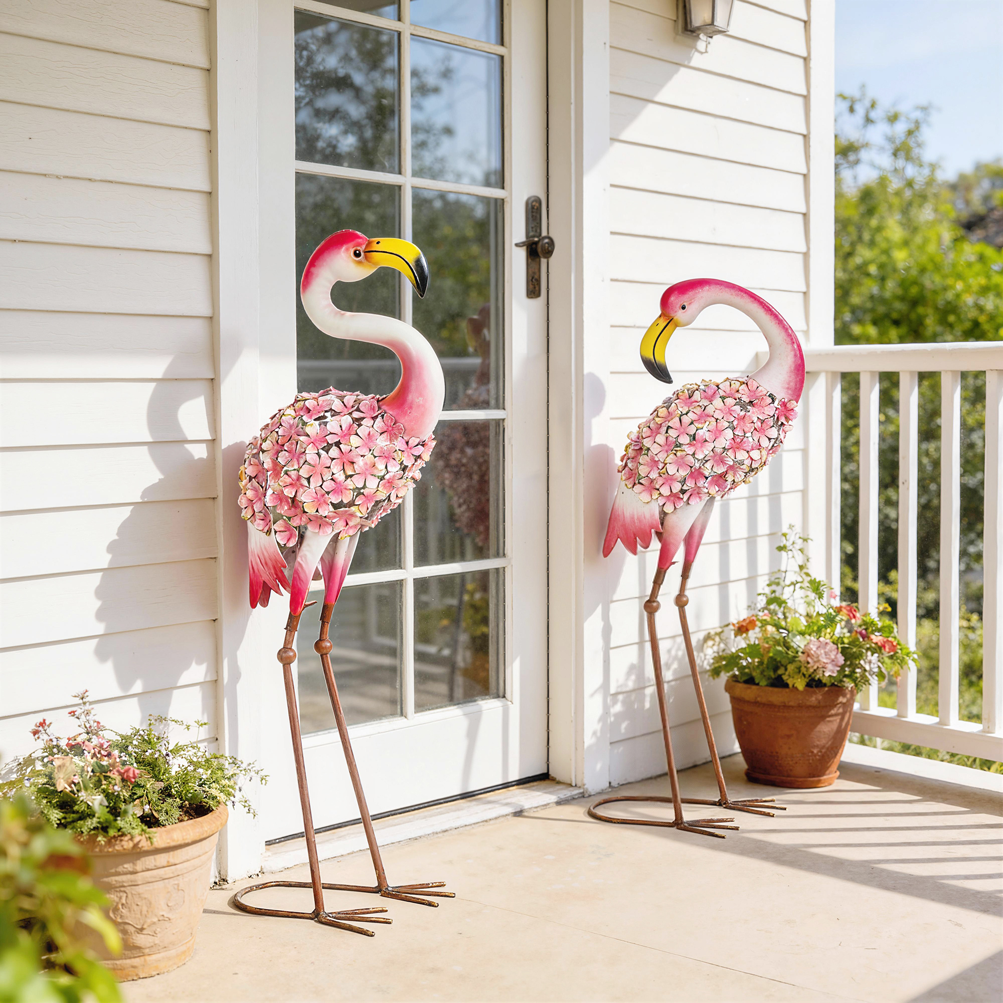 Flamingo Gartenstatuen Set aus 2, Florale Feder-Metallvögel, Stehende Skulpturen mit Bodenankern, Rot