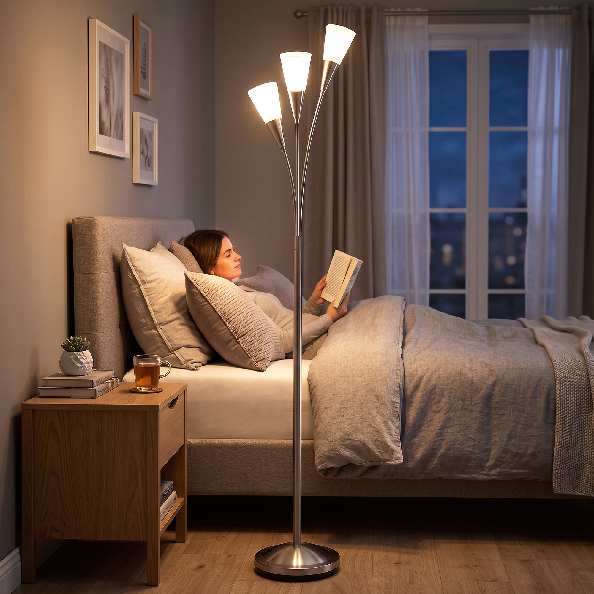 Stehlampe Wohnzimmer 40 W Stehleuchte mit Fußschalter, 3 x E14-Fassung für Schlafzimmer, Büro, Ohne Glühbirne, Silber