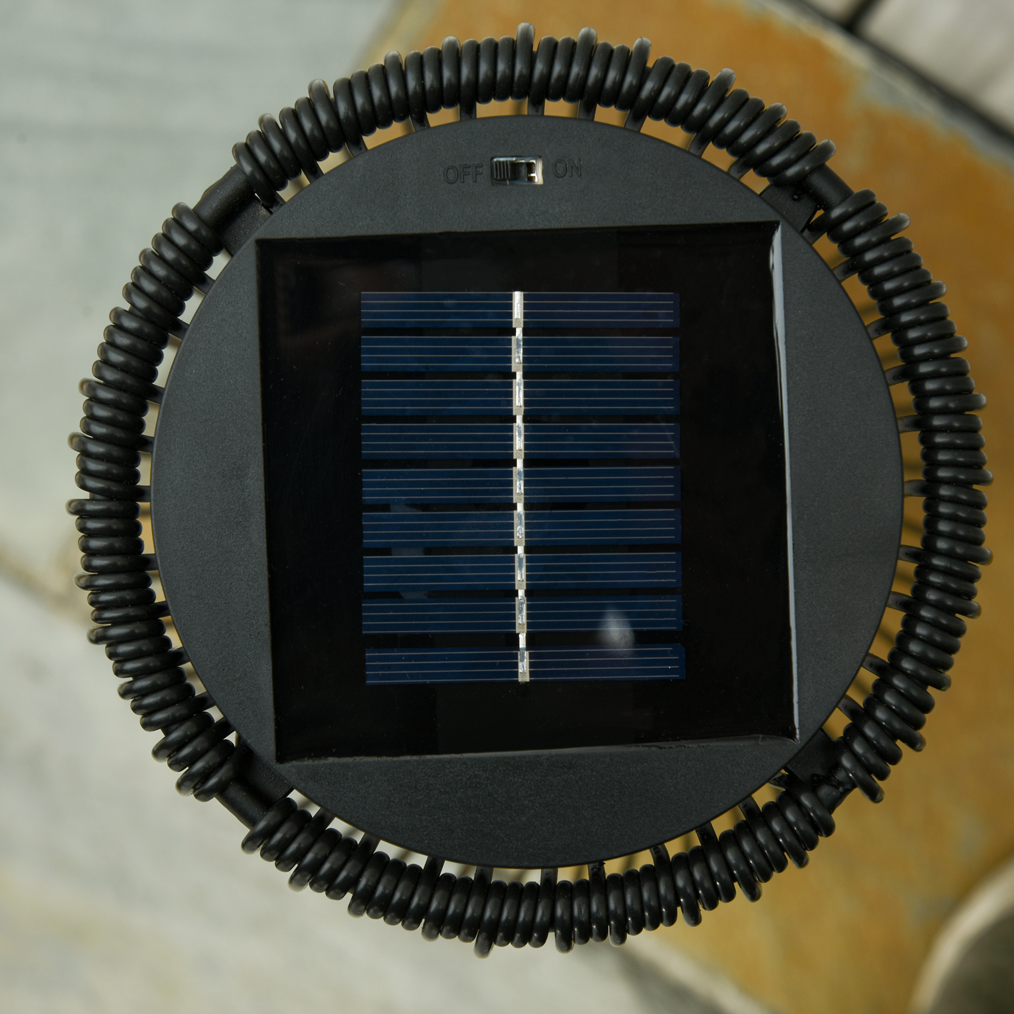 Gartenleuchte, Außenlampe, solarbetrieben, 8 Stunden Betrieb, Rattanoptik, schwarz, 21,5 x 21,5 x 61 cm