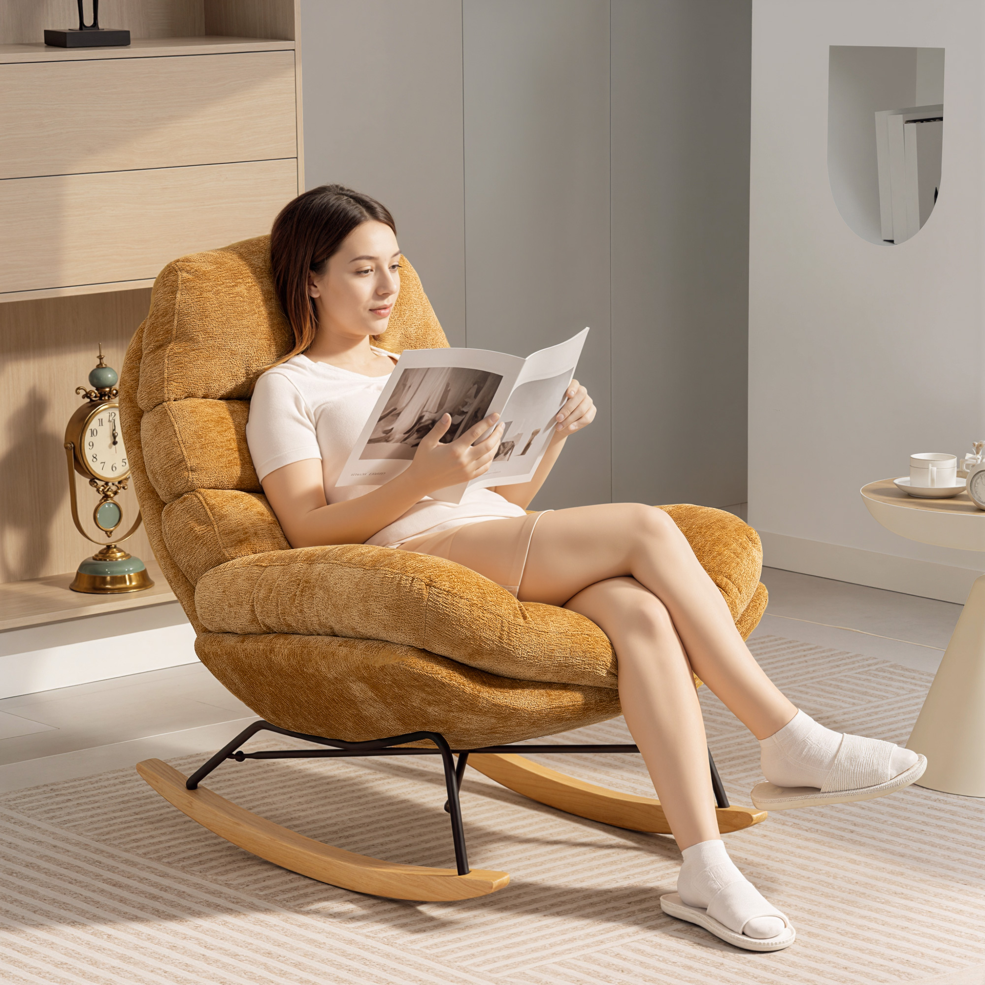 Gepolsterter Schaukelstuhl mit Stahlbeinen und Holzkufen, Gelb