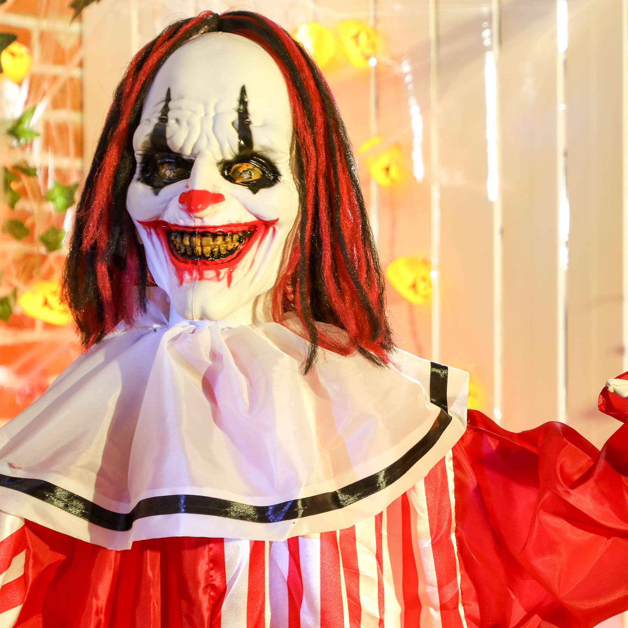 165 cm Halloween Dekoration Halloween Clown mit LED-Lichter, Soundfunktion Körper-Effekt