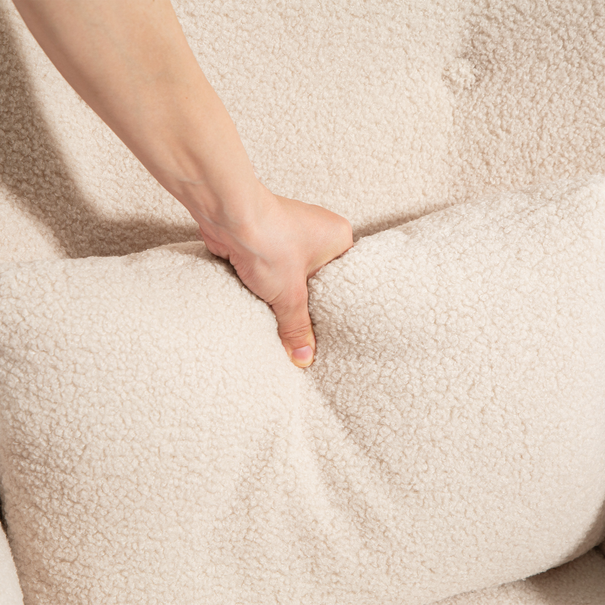Akzentstuhl, Polstersessel mit Plüschbezug, Schaumstoffkissen, Ohrensessel, Beige