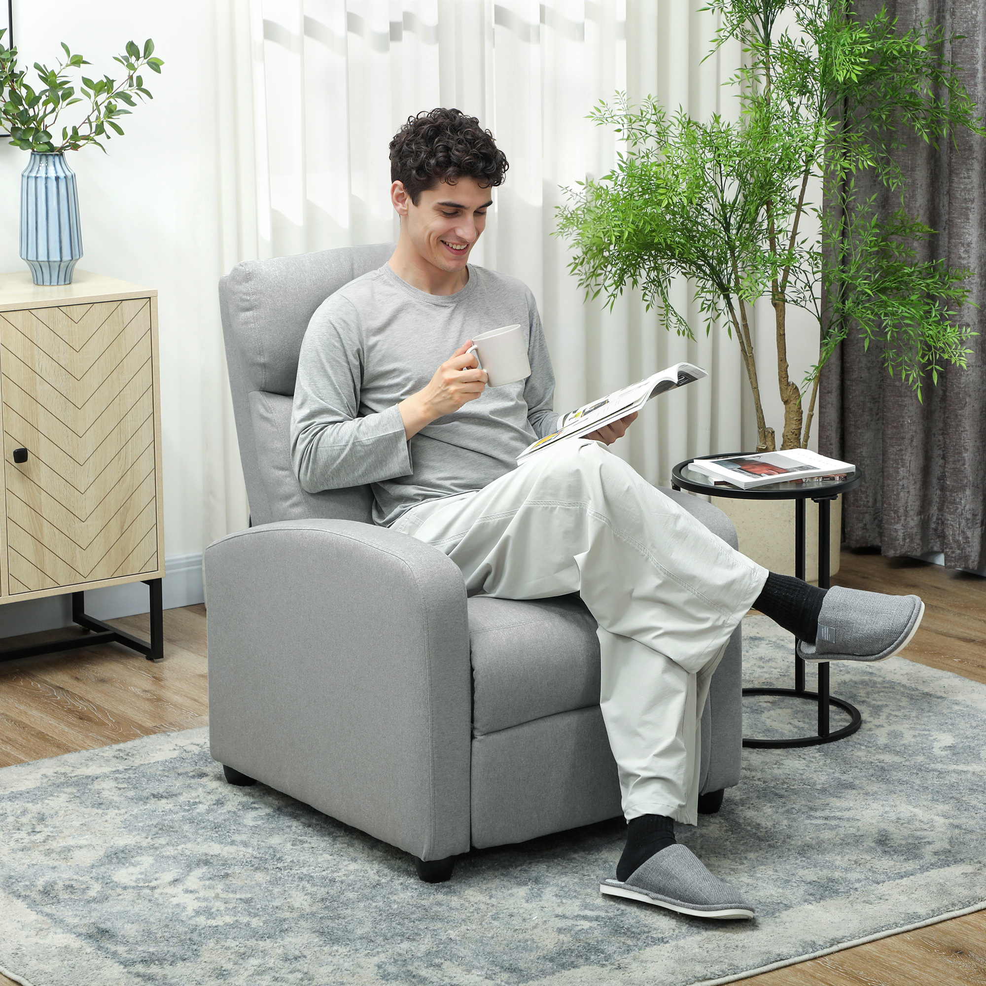 Relaxsessel, verstellbar 135°, ausziehbare Fußstütze, gepolsterte Lehnen, Leinen-Polyester, Hellgrau