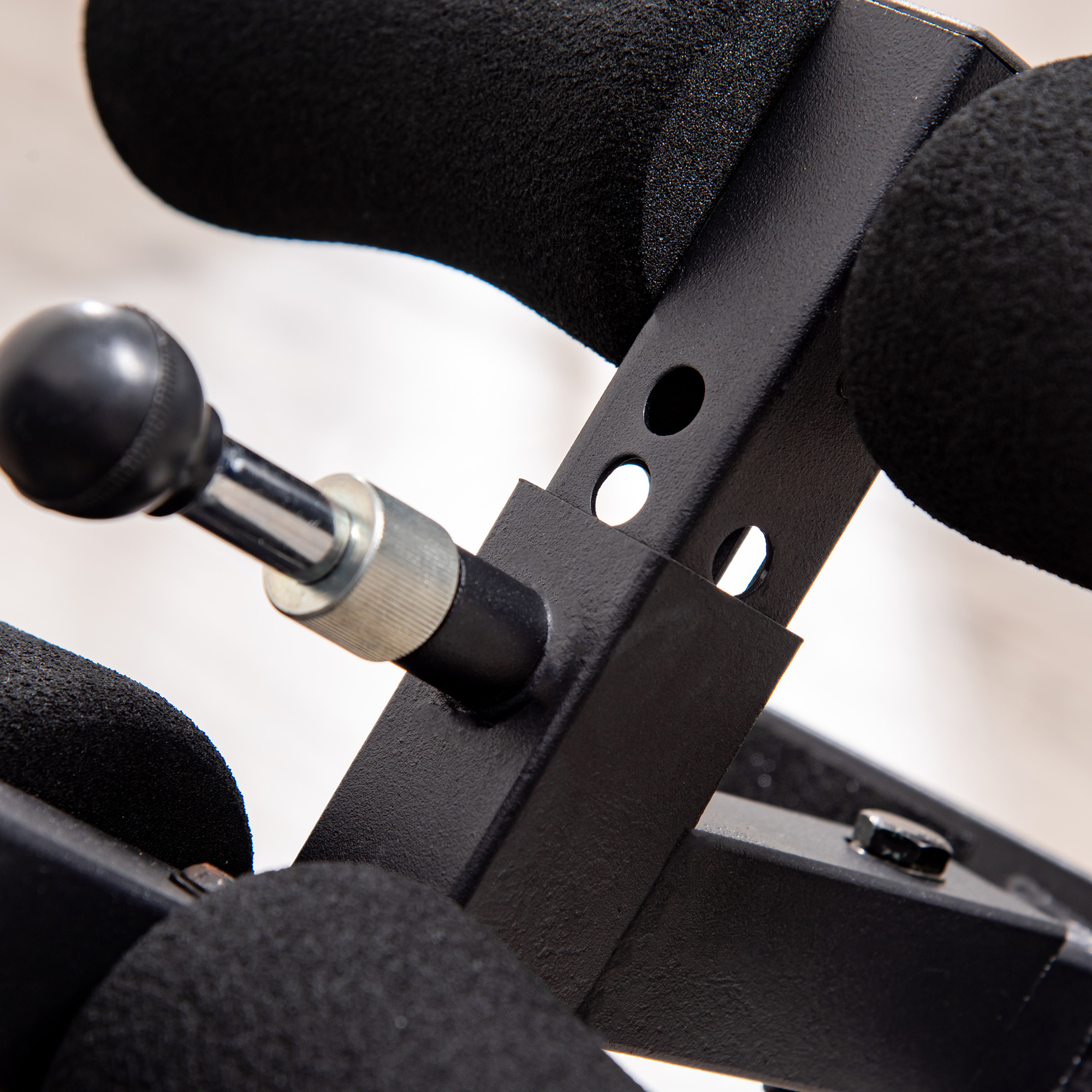 Inversionsbank klappbarer Schwerkrafttrainer mit zwei beweglichen Rädern eingestellt Rückenpolster Metall ABS Schwarz+Blau 132 x 71 x 145 cm