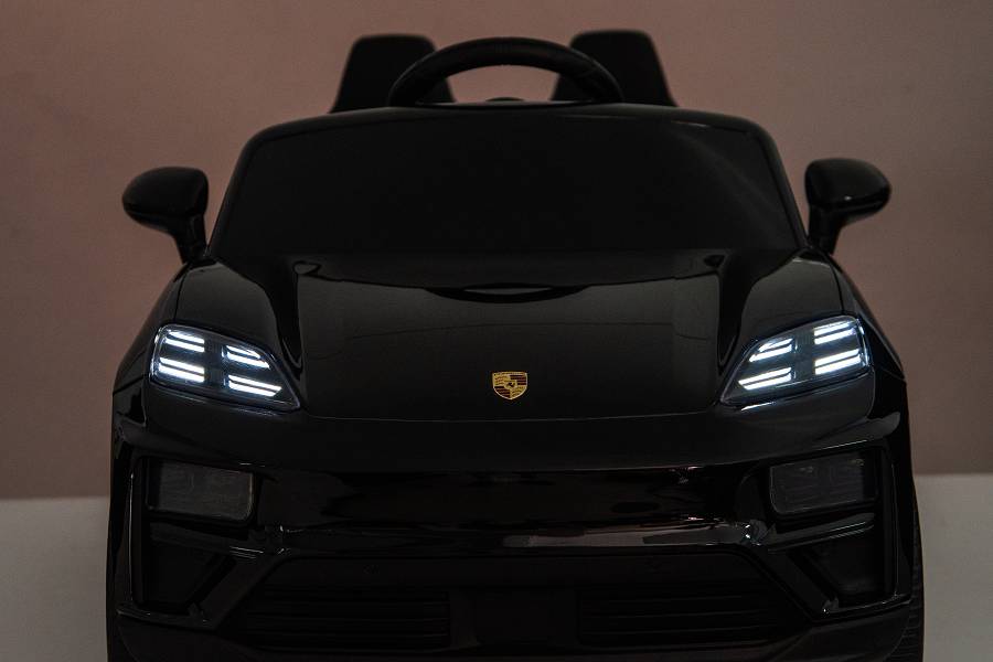 Elektro Kinderfahrzeug „Porsche Macan“ - schwarz