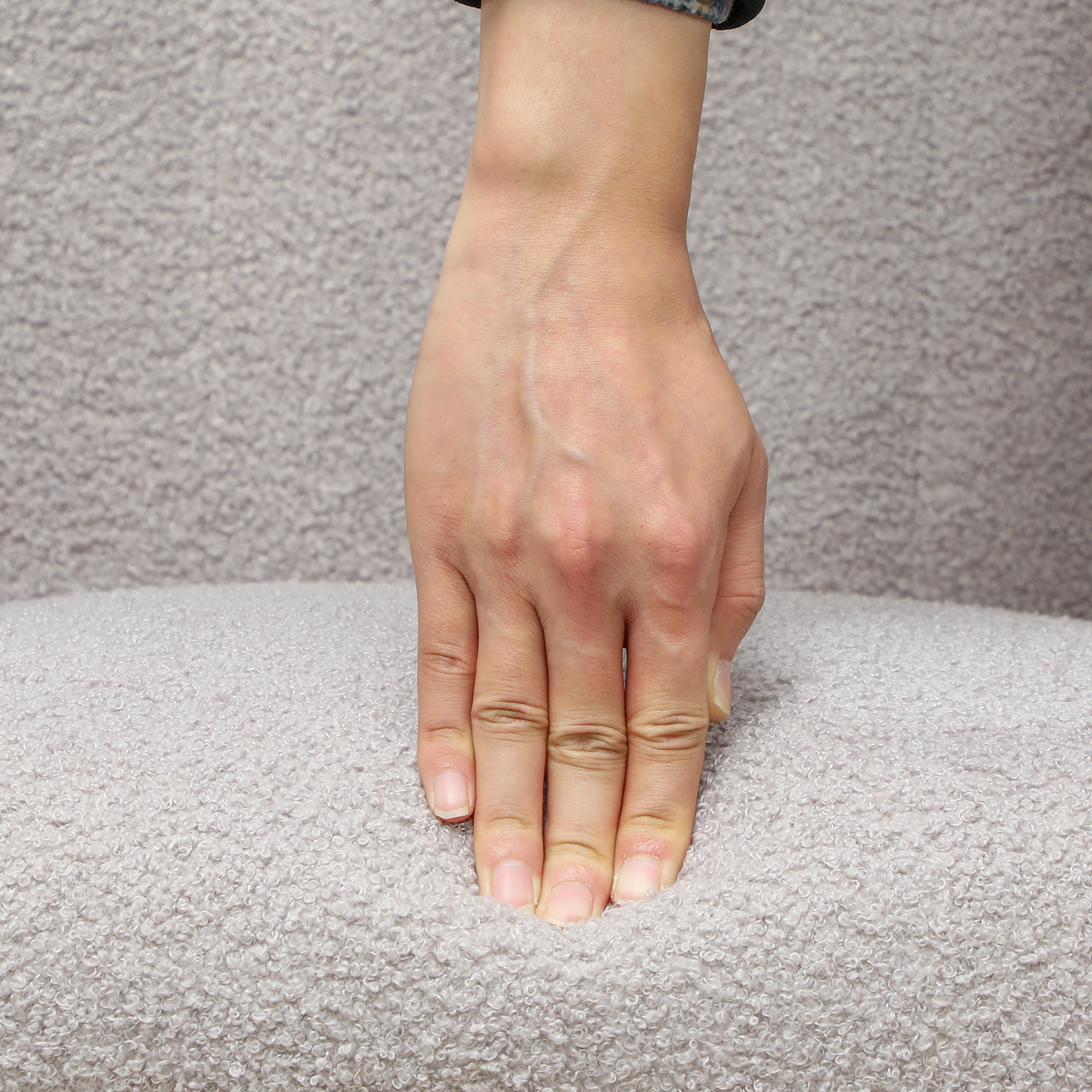 Schaukelstuhl, kuscheliger Bezug, dicke Polsterung, Hellgrau