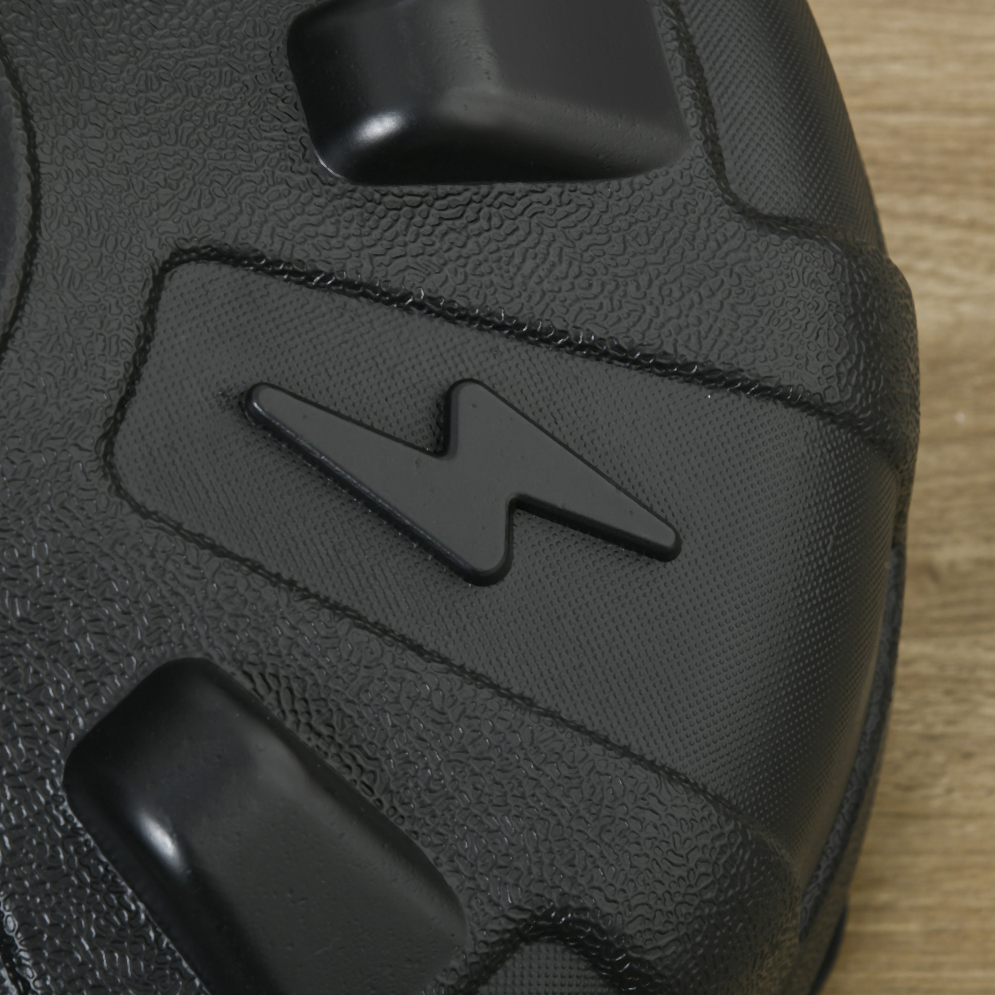 Punchingball, höhenverstellbar 147-165cm, befüllbarer Standfuß, Stahl, Schwarz+Rot+Weiß