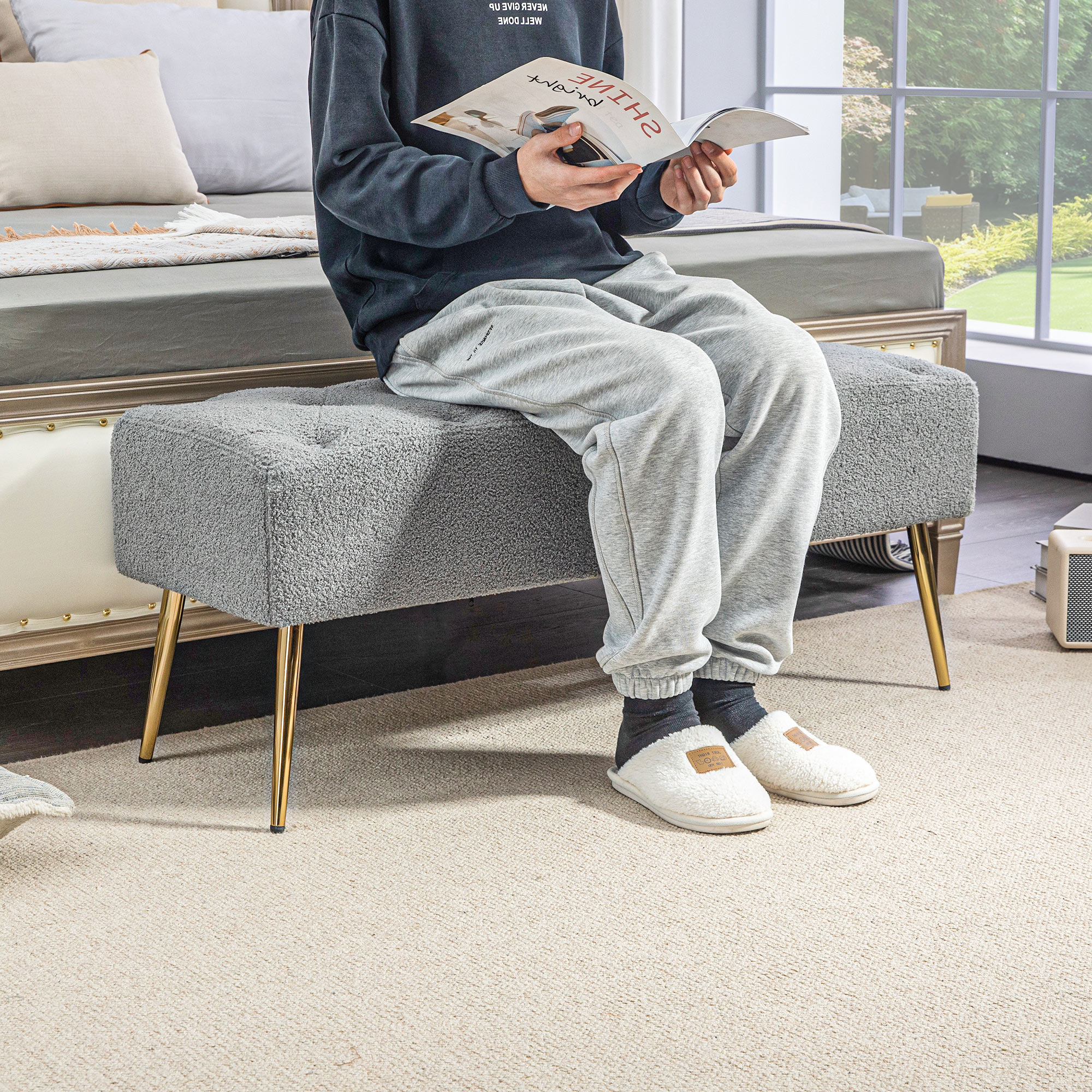 Bettbank, Sitzbank, weicher Bezug in Lammwoll-Optik, bis 120 kg, vergoldete Stahlbeine, 112x41x46cm, Grau