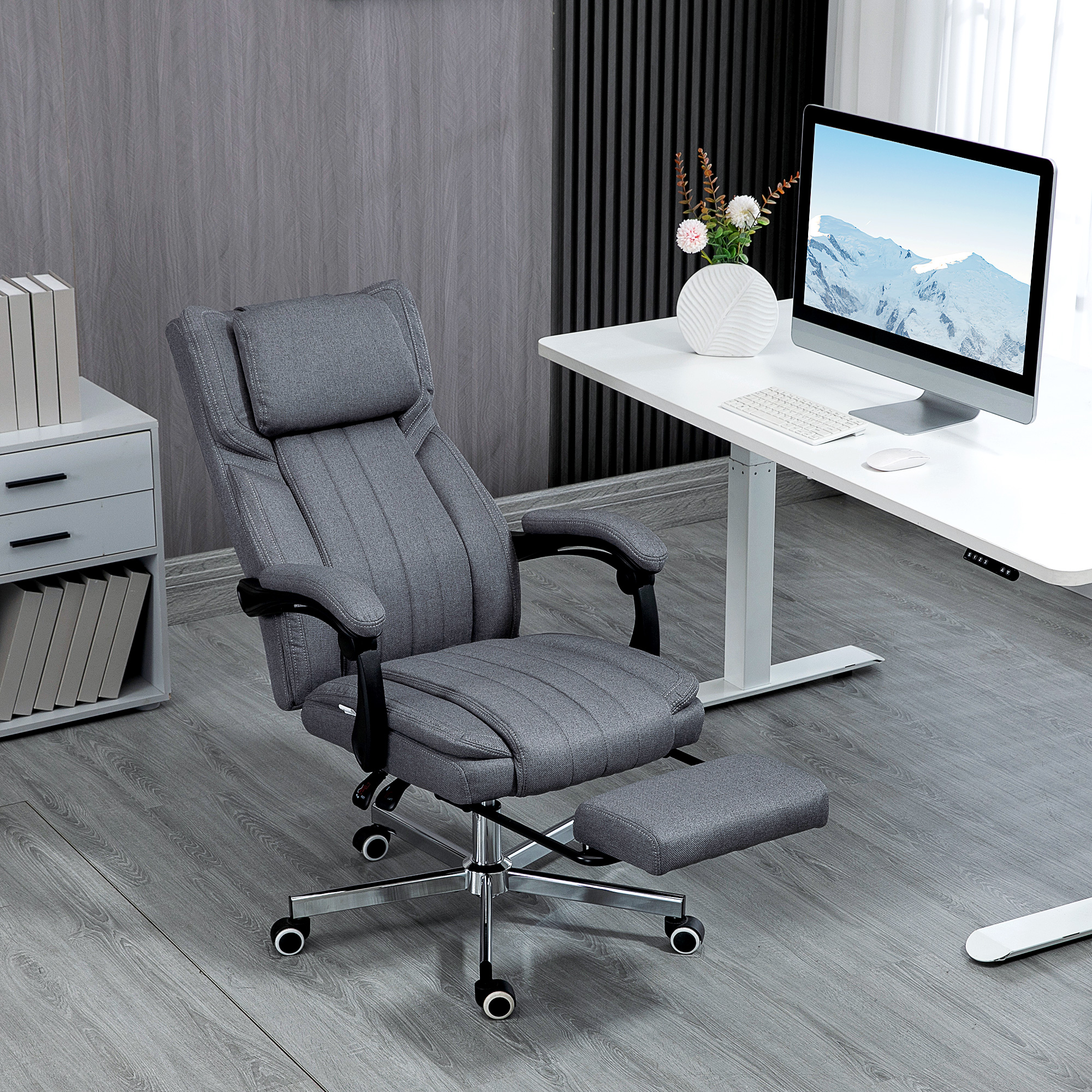 Bürostuhl mit Massagefunktion, neigbare Rücklehne, ausziehbare Fußstütze, Leinenoptik, grau, 65 x 61 x 113 cm