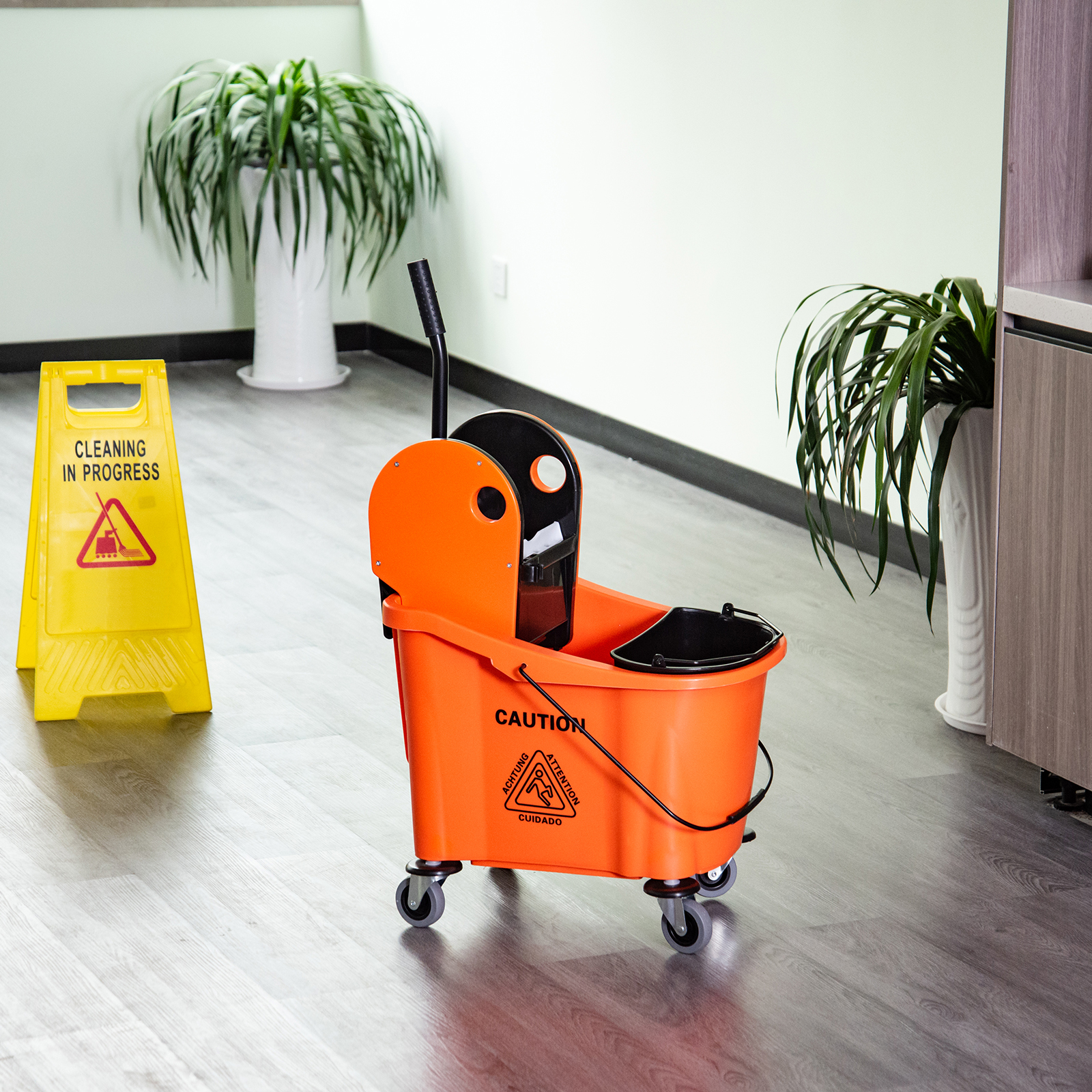 Reinigungswagen 36 Liter Fahreimer Putzeimer Wischwagen mit Auswringvorrichtung, Orange, 54 x 41 x 91,5 cm