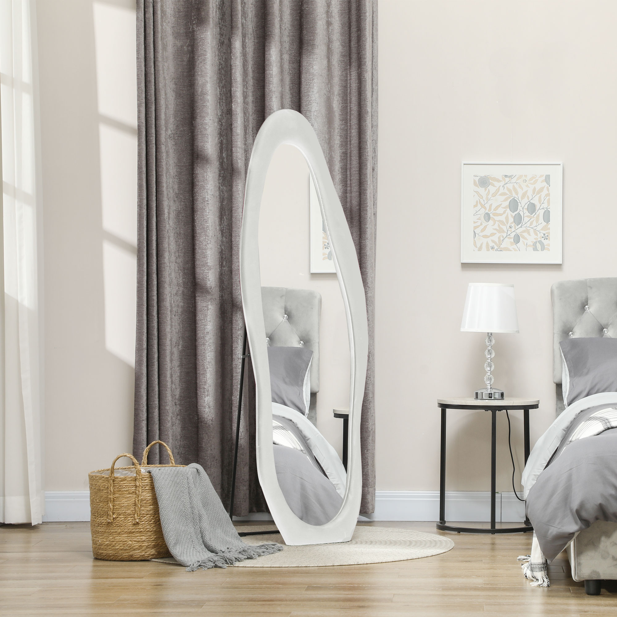 Ganzkörperspiegel, wellige Form, 160 x 50 cm, freistehend, samtartiger Rahmenbezug, Schlafzimmer, Wohnzimmer, Weiß