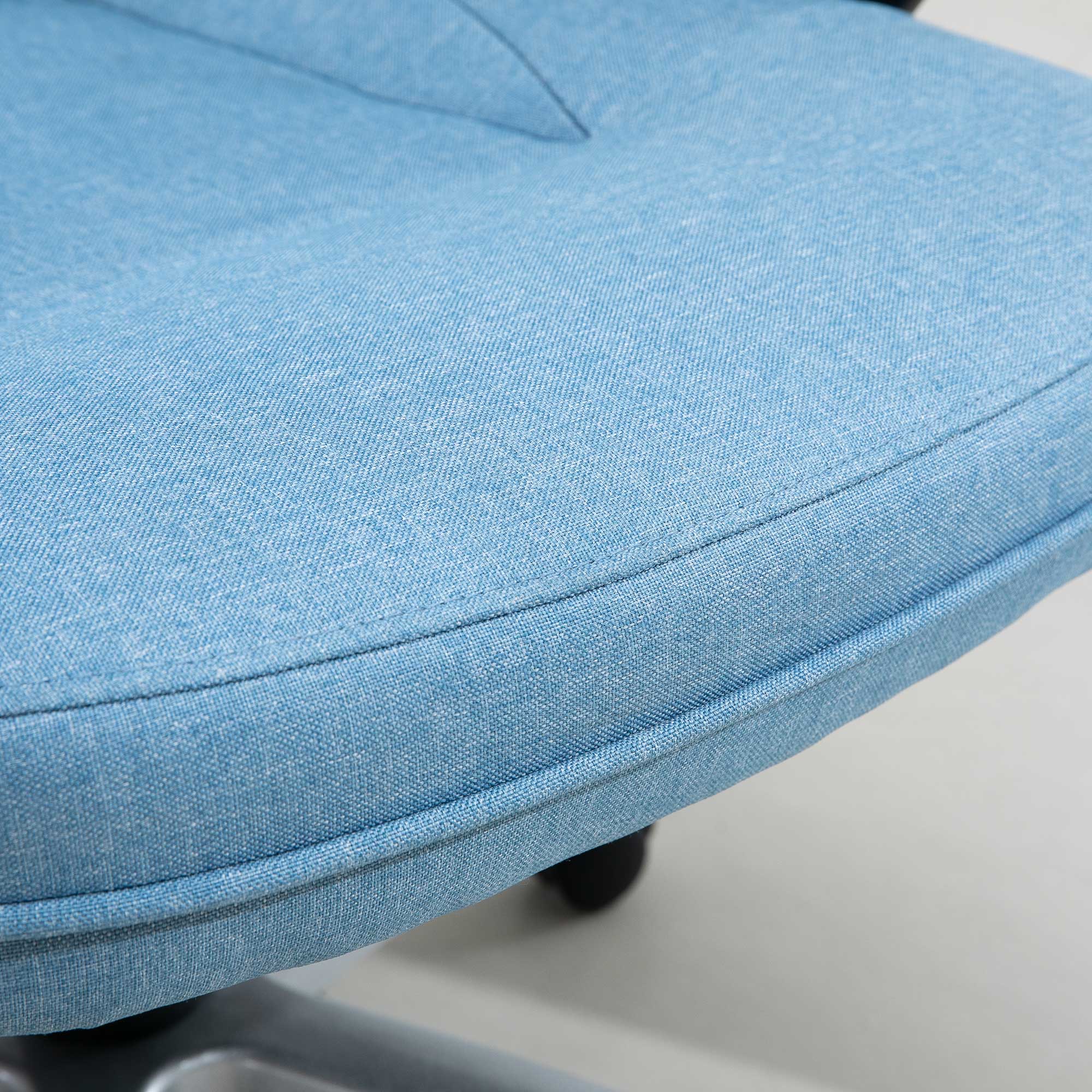 Bürostuhl Computerstuhl Drehstuhl höhenverstellbar Wippfunktion mit Kopfstütze und gepolsterte Armlehnen Ergonomisch Hellblau Leinen 66 x 75 x 110–120 cm