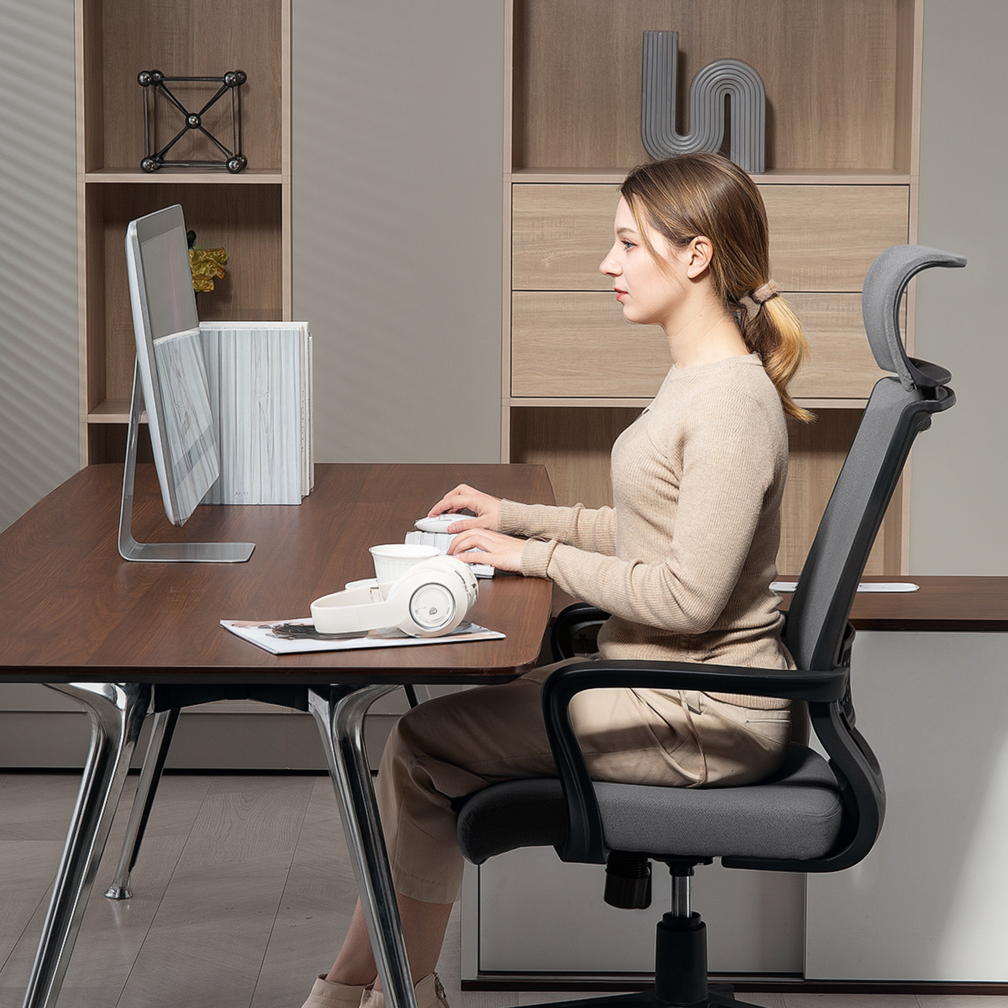 Bürostuhl mit weicher Rückenlehne, Räder, Armlehnen, höhenverstellbarer Schreibtischstuhl, Kunstwolle, Grau