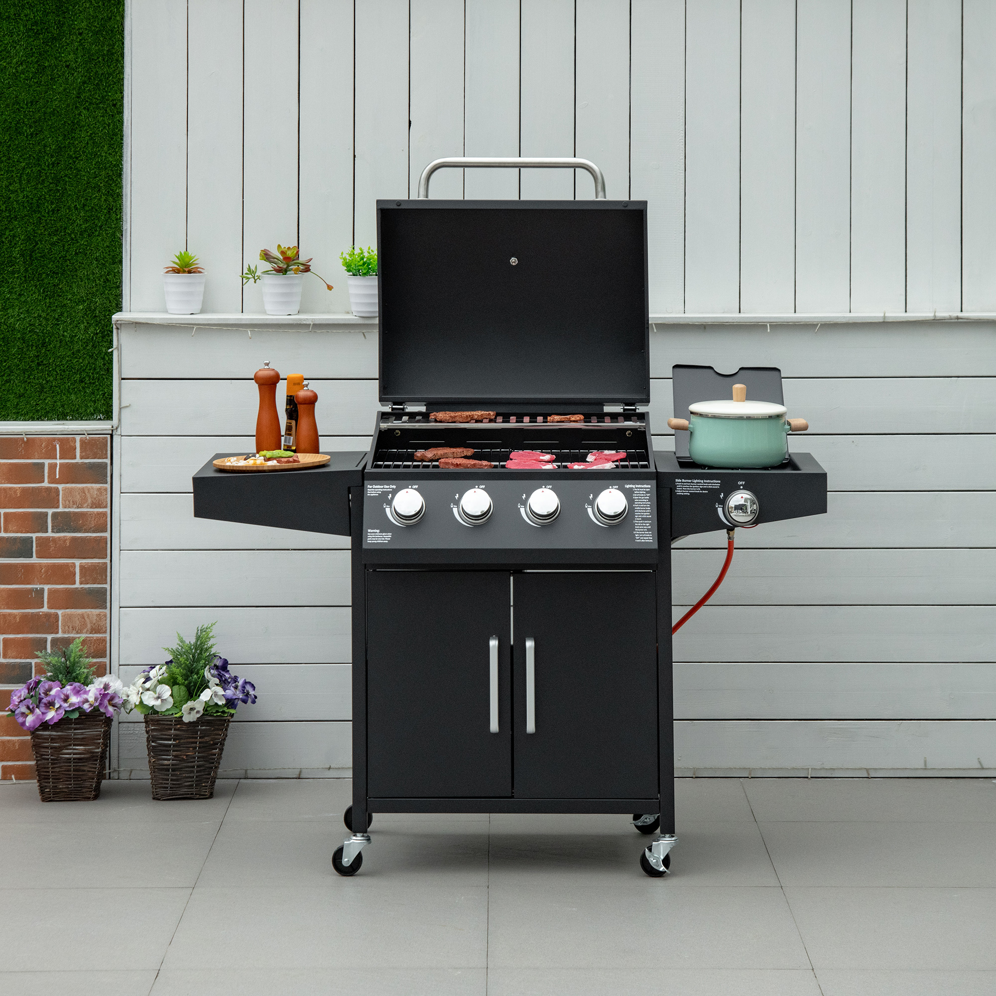 Gasgrill BBQ mit 3 Brennern je 3 kw mobiler Grillwagen mit 4 Rädern Grillnetz Seitentischen Druckminderer Schläuche Schrank Multifunktion Metall Schwarz 132,4cm x 55cm x 109cm