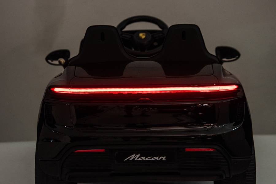 Elektro Kinderfahrzeug „Porsche Macan“ - schwarz