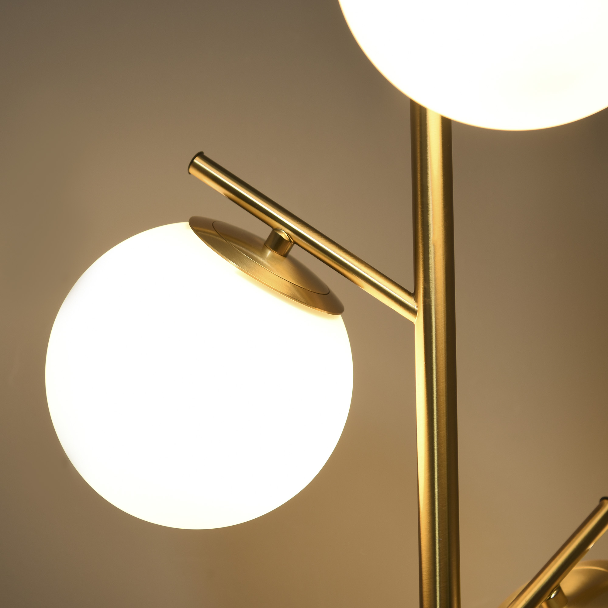Stehleuchte im Retro-Design, Stehlampe, Stehlampe mit 3 Lampenschirmen, Glas, Gold