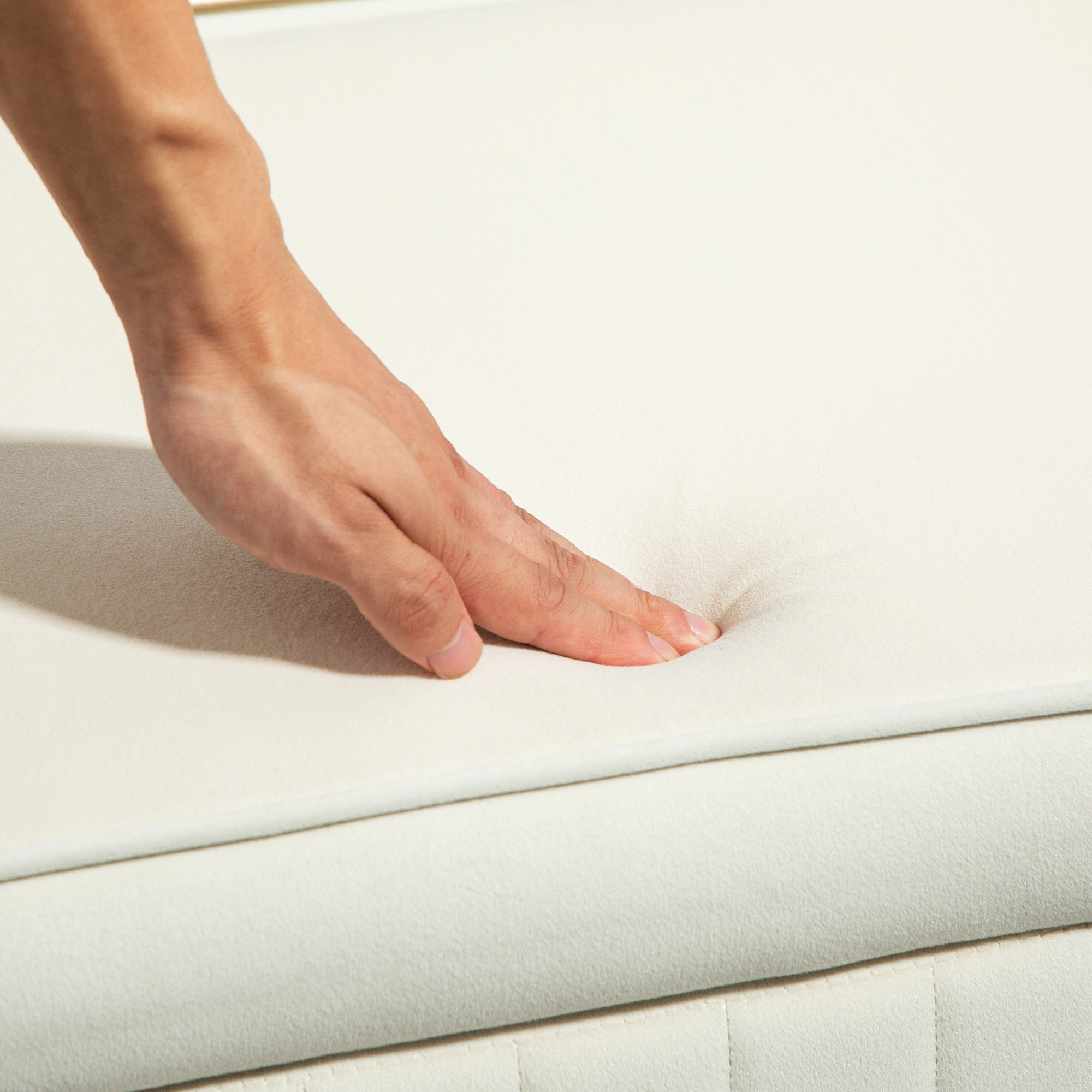 Sitzbank mit Klappdeckel und Stauraum, Stoffbezug, Metall, Cremeweiß+Golden