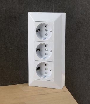 3-fach Steckdosenblock, weiß, 250V~/ 16A, Aufbaumontage