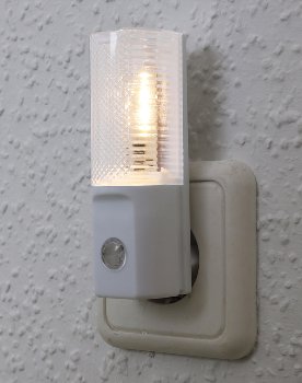 LED Nachtlicht mit Tag/Nacht-Sensor, 230V, warmweiße LEDs, nur 1W